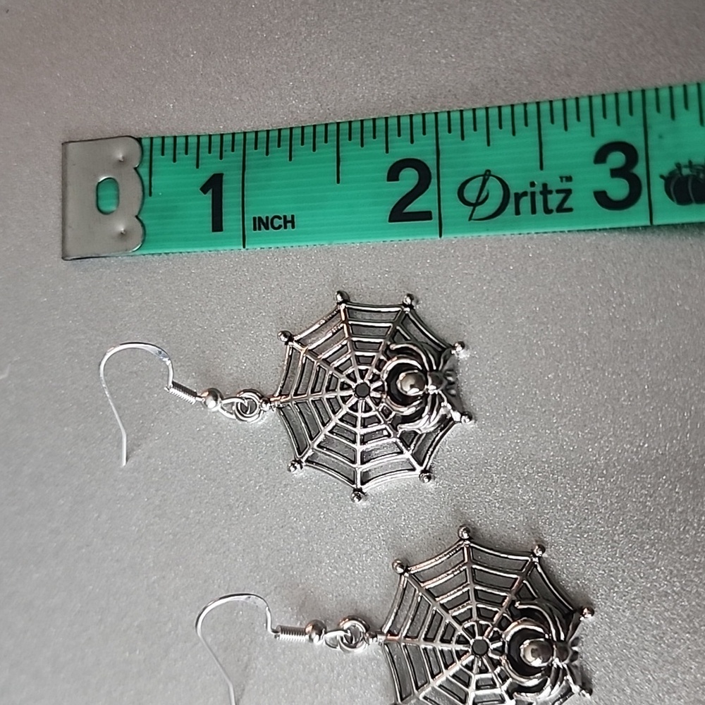 Spider Web   Earrings Halloween Favorite - Picture 3 of 4